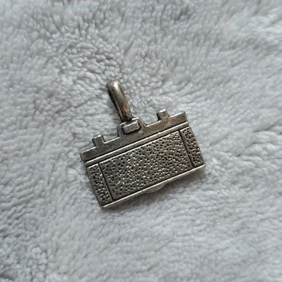 Camera Charm - Picture 2 of 2